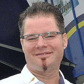 29780371-am-donnerstag-bleibt-das-licht-in-den-filialen-aus-michael-baalk-und-torsten-woebse-unterstuetzen-die-bundesweite-forderung-nach-einem-rettungsschirm-2Ee9